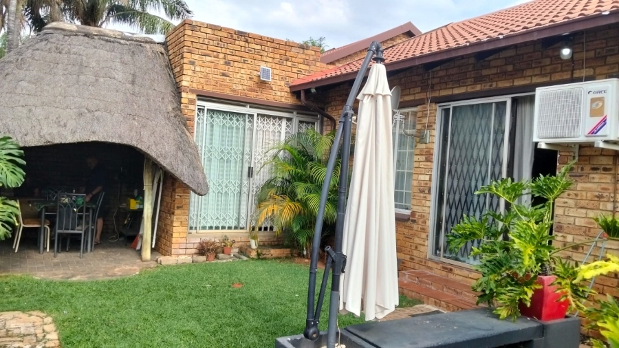 3 Bedroom Property for Sale in Safari Gardens North West